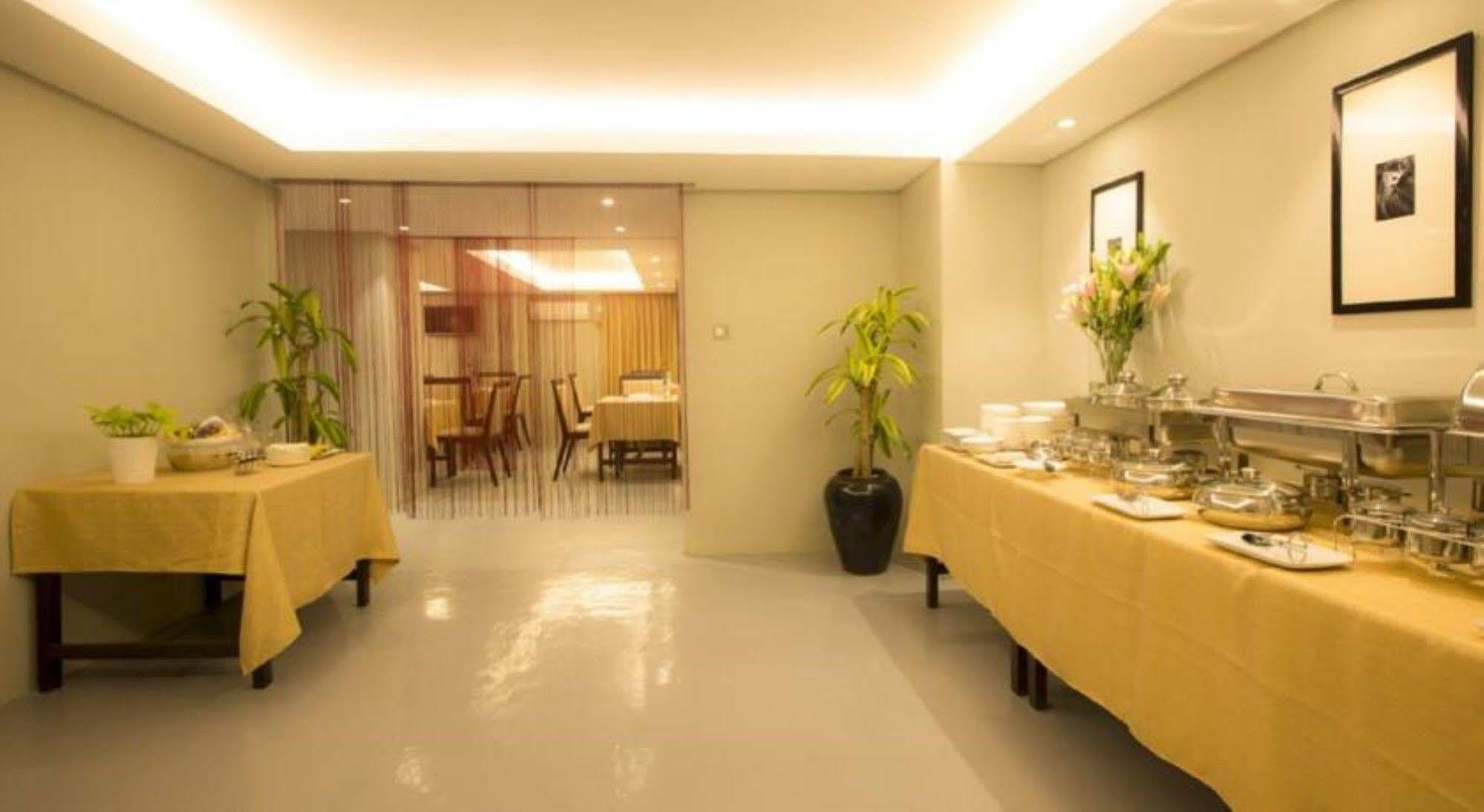 Shwe Pyi San Yar Hotel Yangon Exterior photo