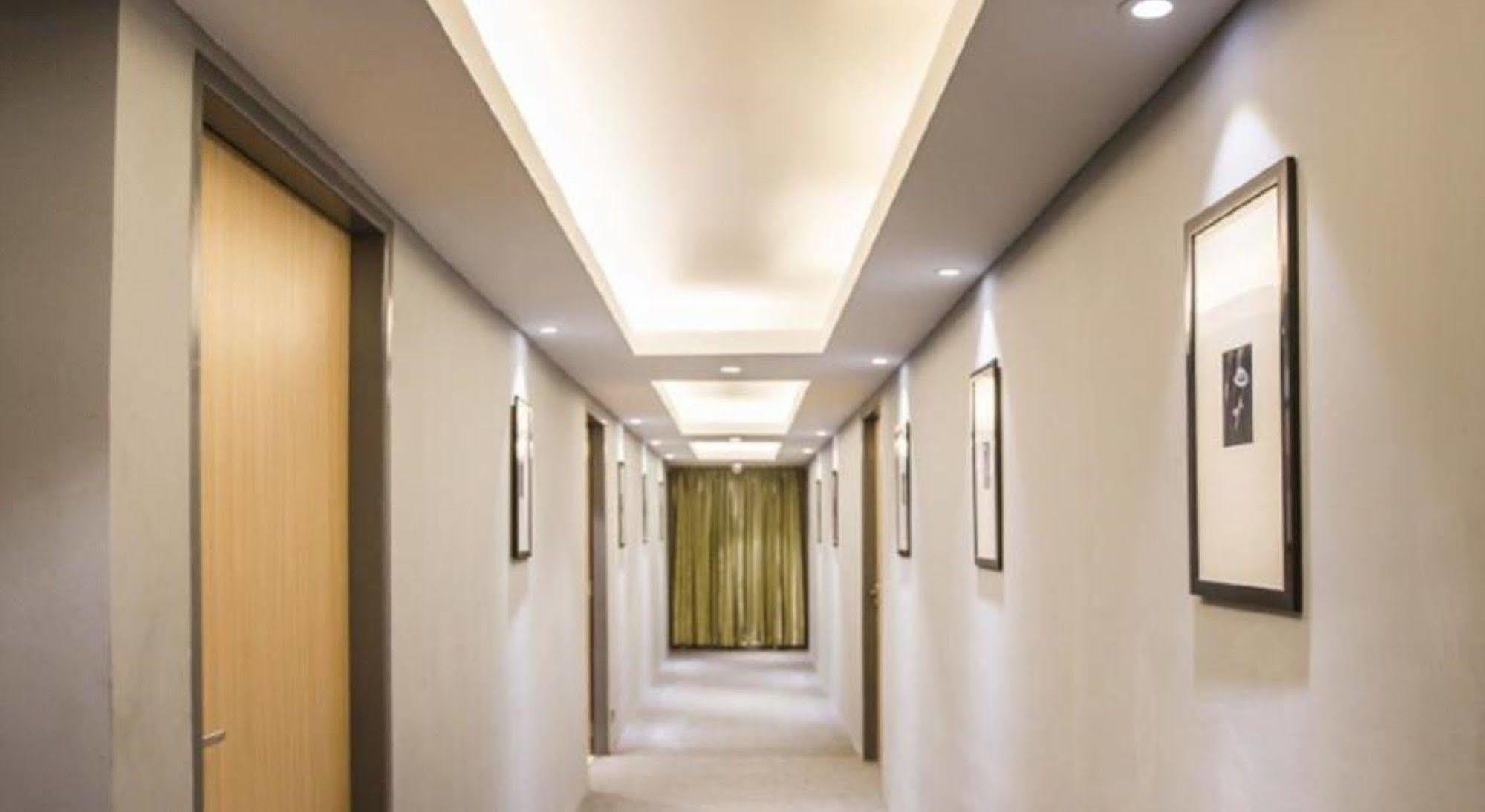 Shwe Pyi San Yar Hotel Yangon Exterior photo